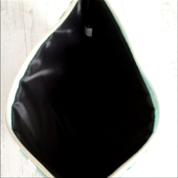 Sassy Status Pebbled Textured Make-Up Bag/Clutch - Picture 6 of 6